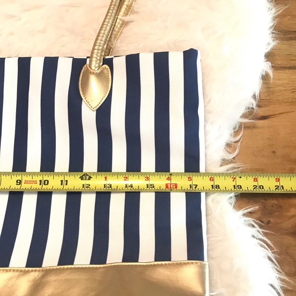 🏖️Host Pick👙 Blue and white stripe tote - Picture 5 of 6